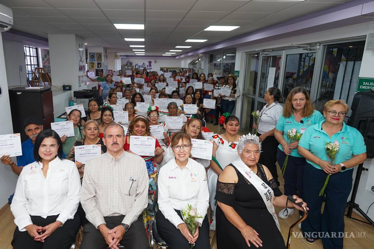 Saltillo: 99 adultos mayores se gradúan en los talleres del DIF