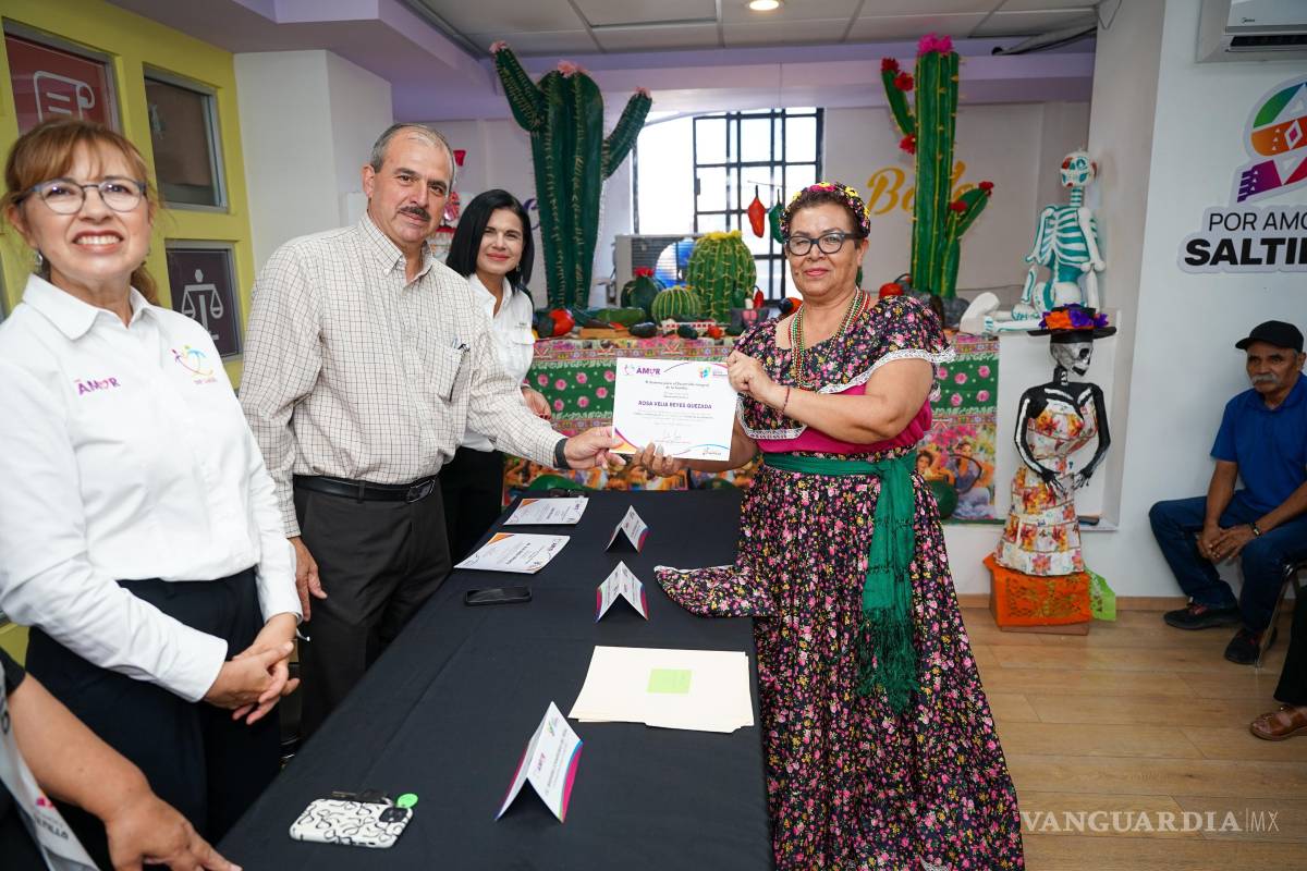 $!Se entregaron diplomas de participación a todos los graduados como reconocimiento a su esfuerzo y dedicación.