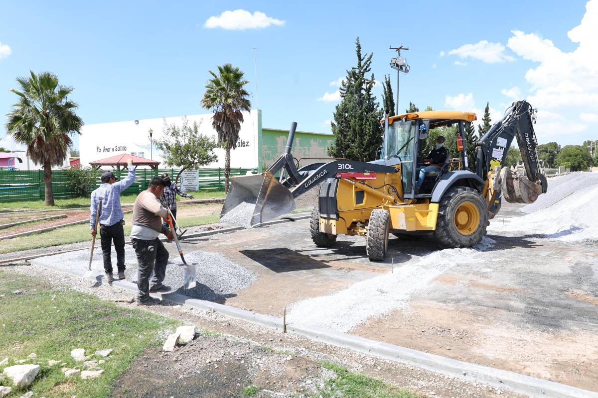 Saltillo: avanza rehabilitación de cancha y gimnasio en unidad deportiva Carlos R. González