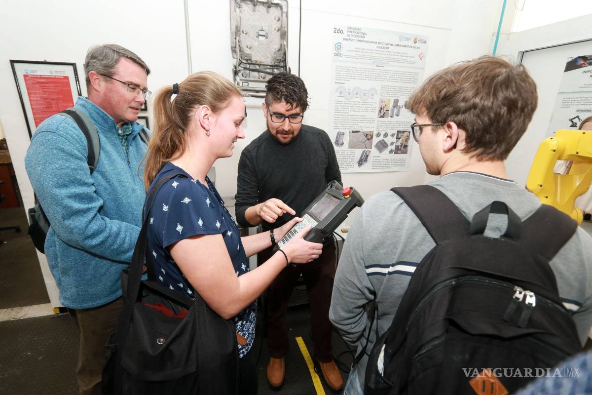 $!Participaron autoridades universitarias de la UAdeC y representantes del Consulado de Estados Unidos.