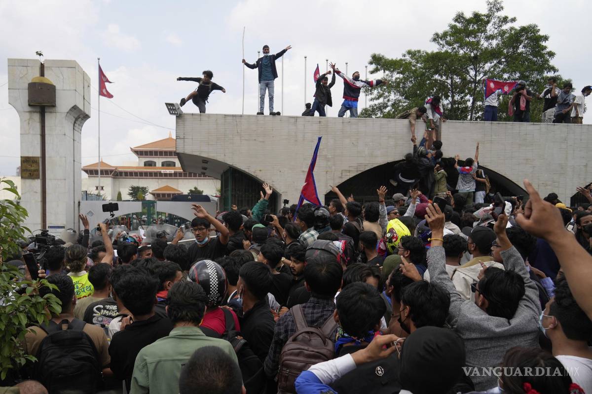 Policía dispara contra manifestantes en Nepal; mueren 17 personas