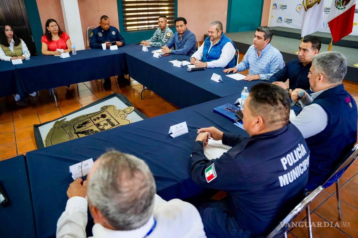$!El alcalde Tomás Gutiérrez Merino encabezó la reunión de la Mesa Regional para la Construcción de Paz y Seguridad.