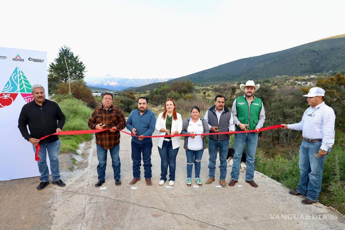 Arteaga: entregan nuevo camino al panteón de Mesa de las Tablas tras 15 años de espera