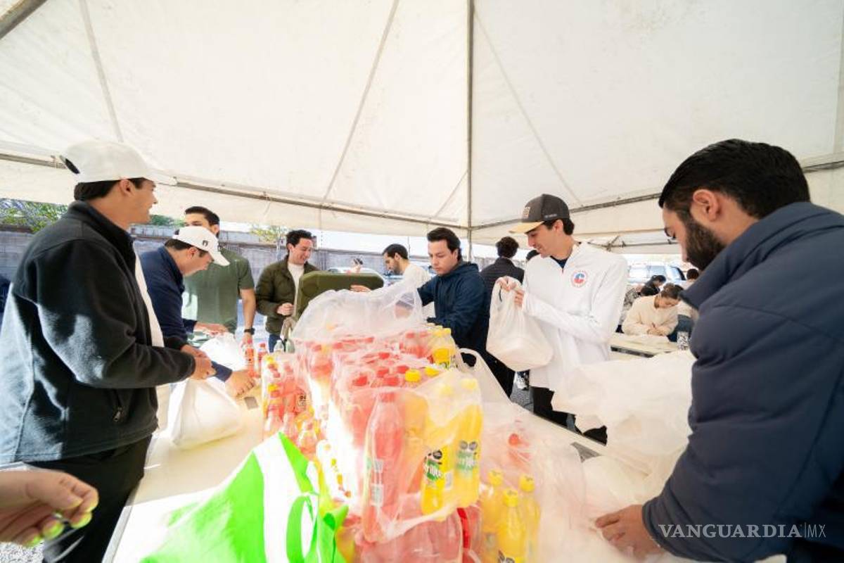 $!Preparación de kits con pollo, arroz o pasta y bebida para la comunidad en 2024.