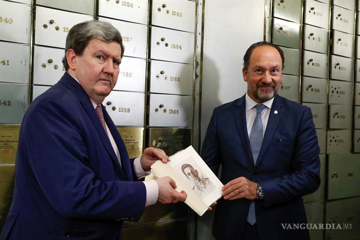 &quot;Perito en lunas&quot; de Miguel Hernández reposa en la Caja de las Letras del Cervantes