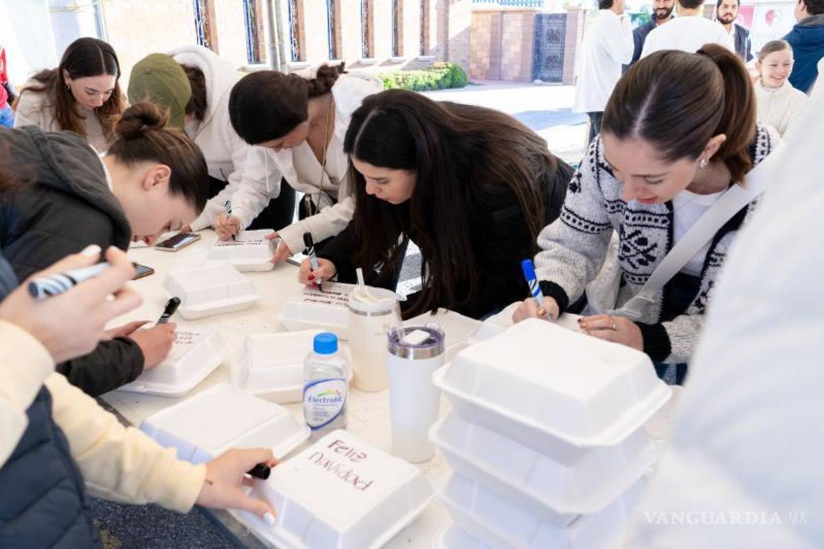 $!Equipo de voluntarios organiza alimentos para hospitales y colonias periféricas.