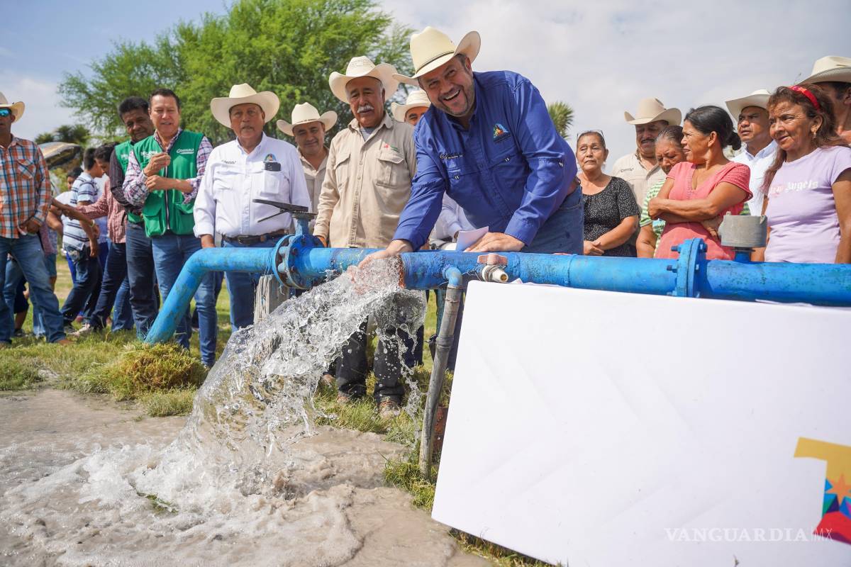 Entrega Gobierno de Ramos Arizpe equipo de bombeo a habitantes del ejido San Ignacio