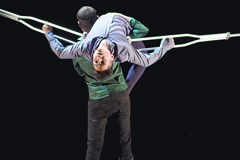 Fractal: La proyección del ser a través de la danza