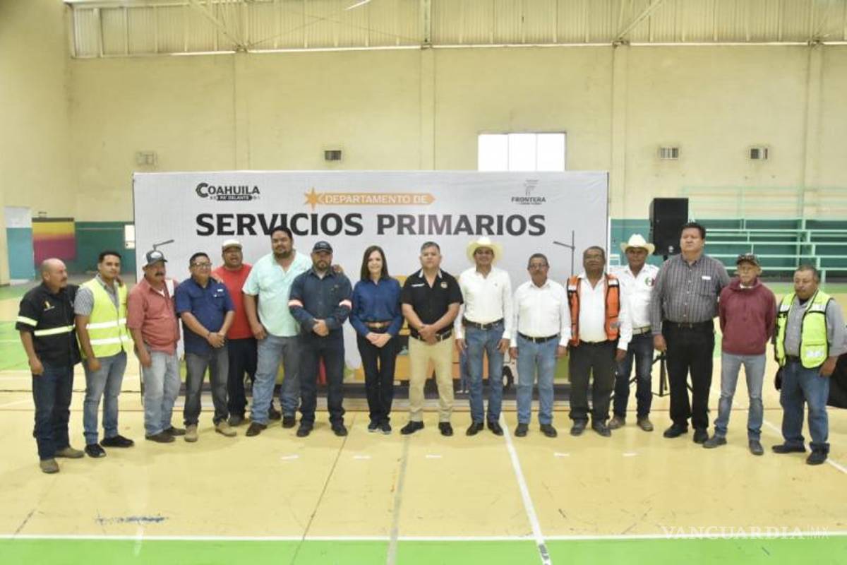 $!La ceremonia se realizó en el Gimnasio Municipal “Rodolfo Luna Torres” y corresponde a la segunda entrega de uniformes.