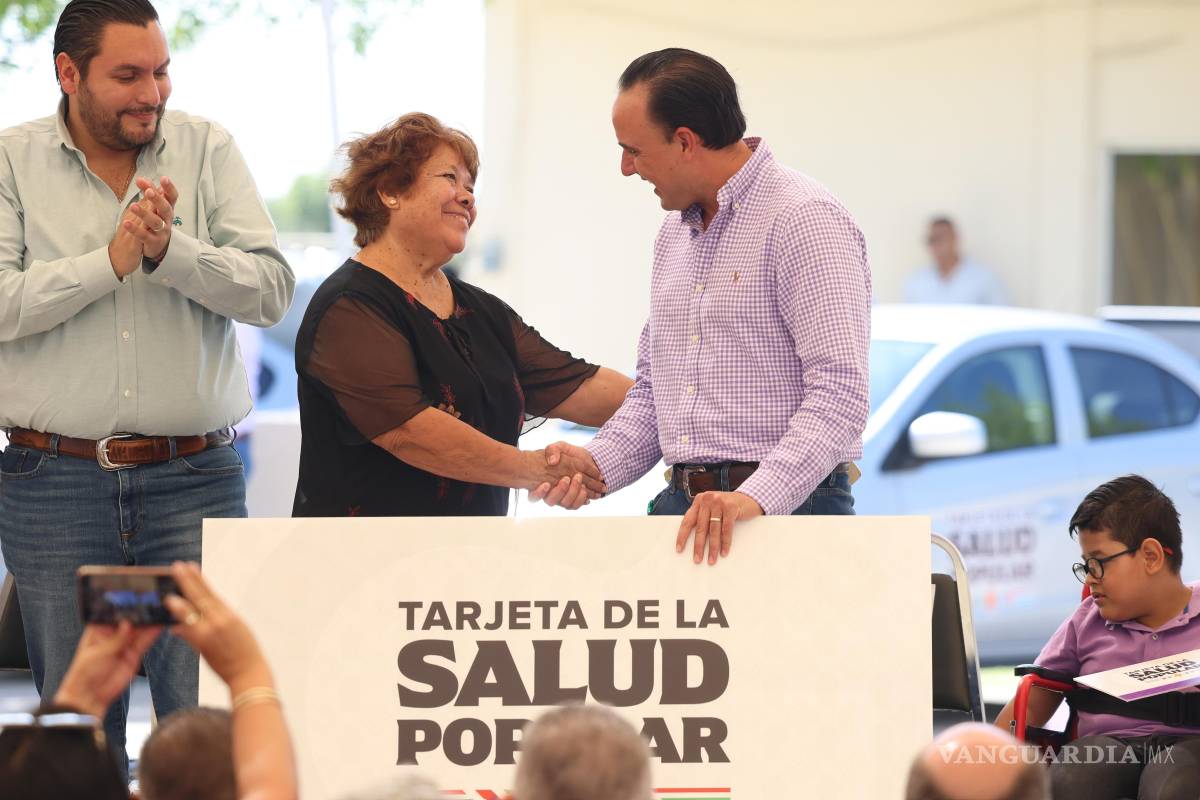 Coahuila: Entregan más de 30 mil tarjetas de la salud popular