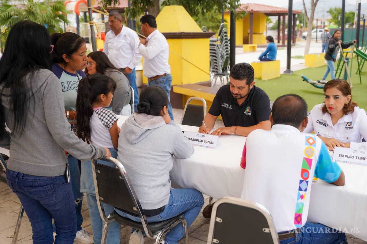 $!Vecinos de la zona dialogaron directamente con secretarios y directores del Gobierno Municipal.
