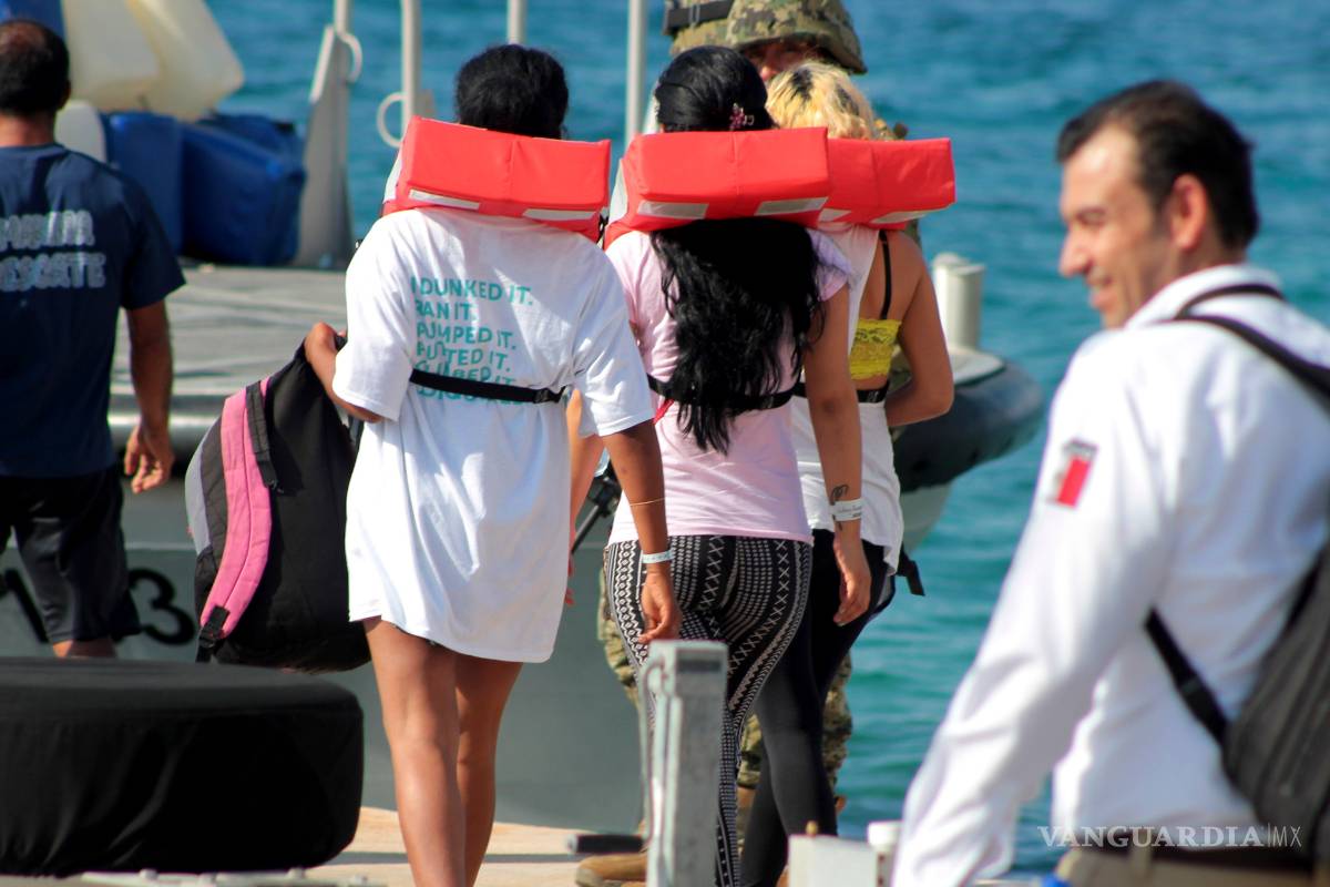 Segundo grupo de cubanos varados en Costa Rica llega a México