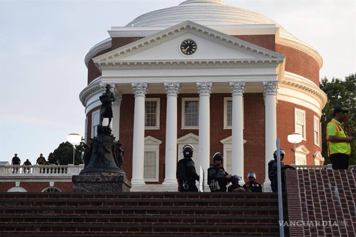 Decenas de neonazis llegan a Washington para protestar ante la Casa Blanca