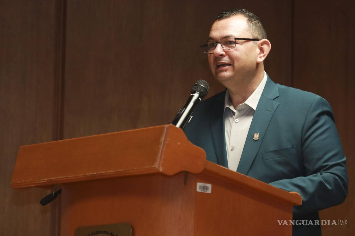 $!El director Carlos Eduardo Rodríguez García destacó el legado de generaciones de egresados que hoy impactan en la industria, la ciencia y la educación.