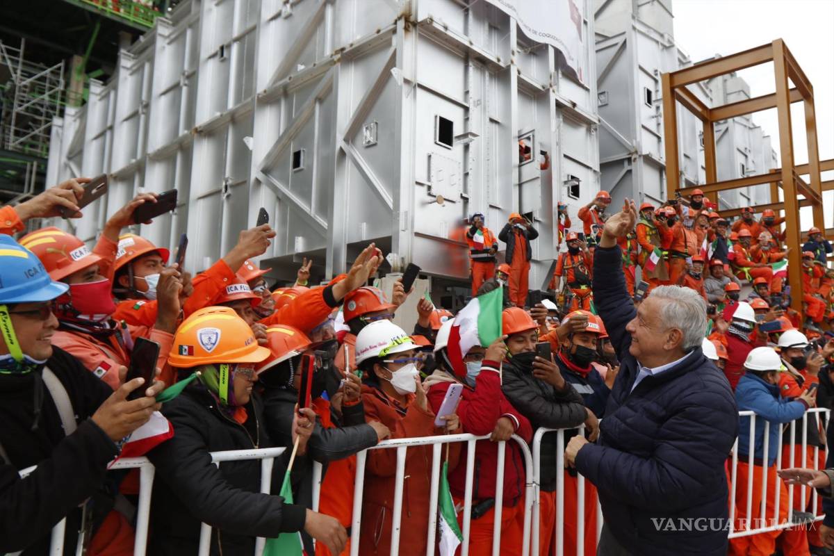 Anuncia López Obrador 2 plantas de licuefacción