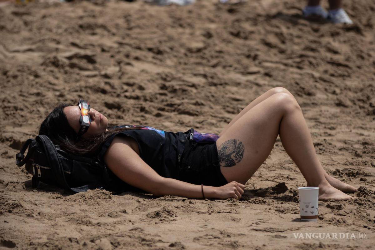 Así cautiva, maravilla y asombra el eclipse solar desde Mazatlán hasta la isla de Terranova (fotos)