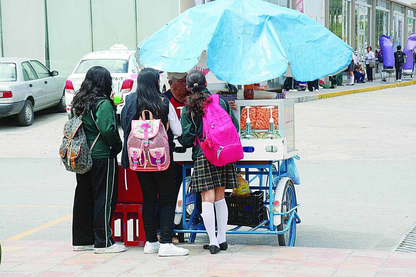 'Reprobada', campaña contra comida chatarra en escuelas de Saltillo