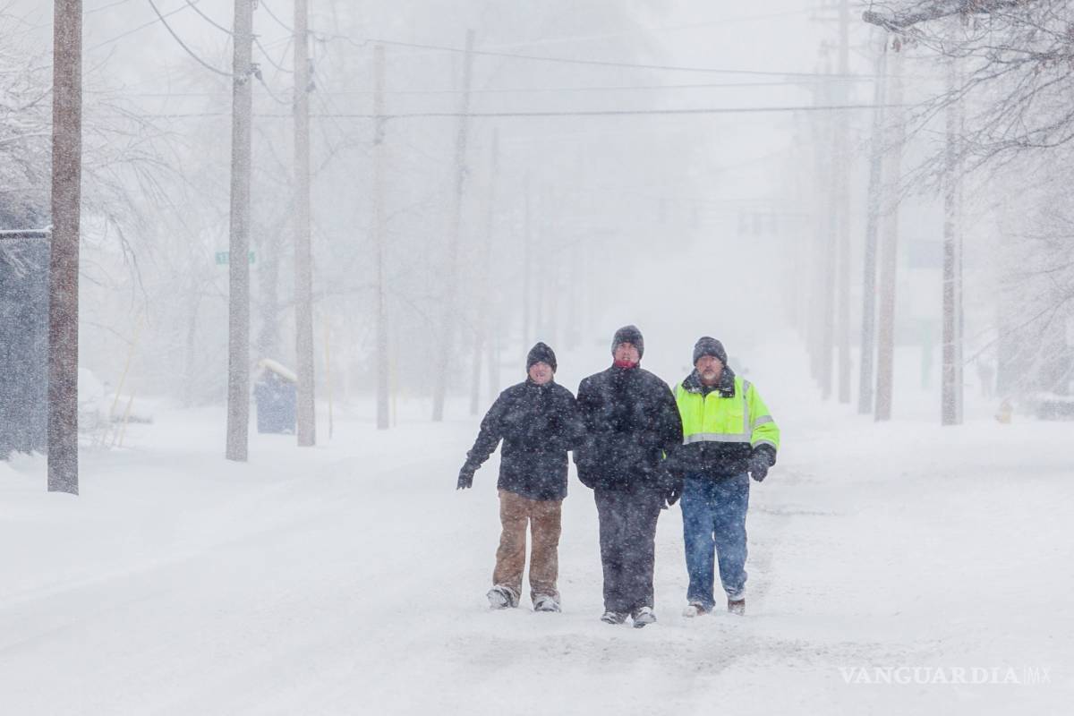 Costa este de EU sigue afectada por la nieve; van 36 muertos