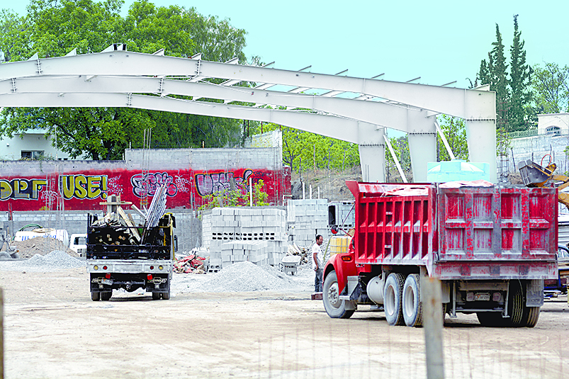 Niegan tráfico de influencias en licencia para construcción de salón en La Aurora