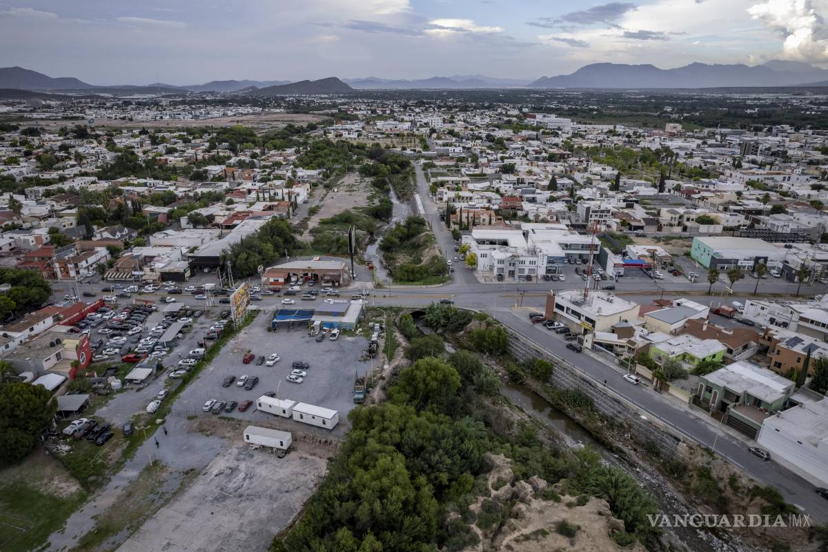 Vecinos del Norte de Saltillo desconfían de autoridades y temen abandono a solución de inundaciones