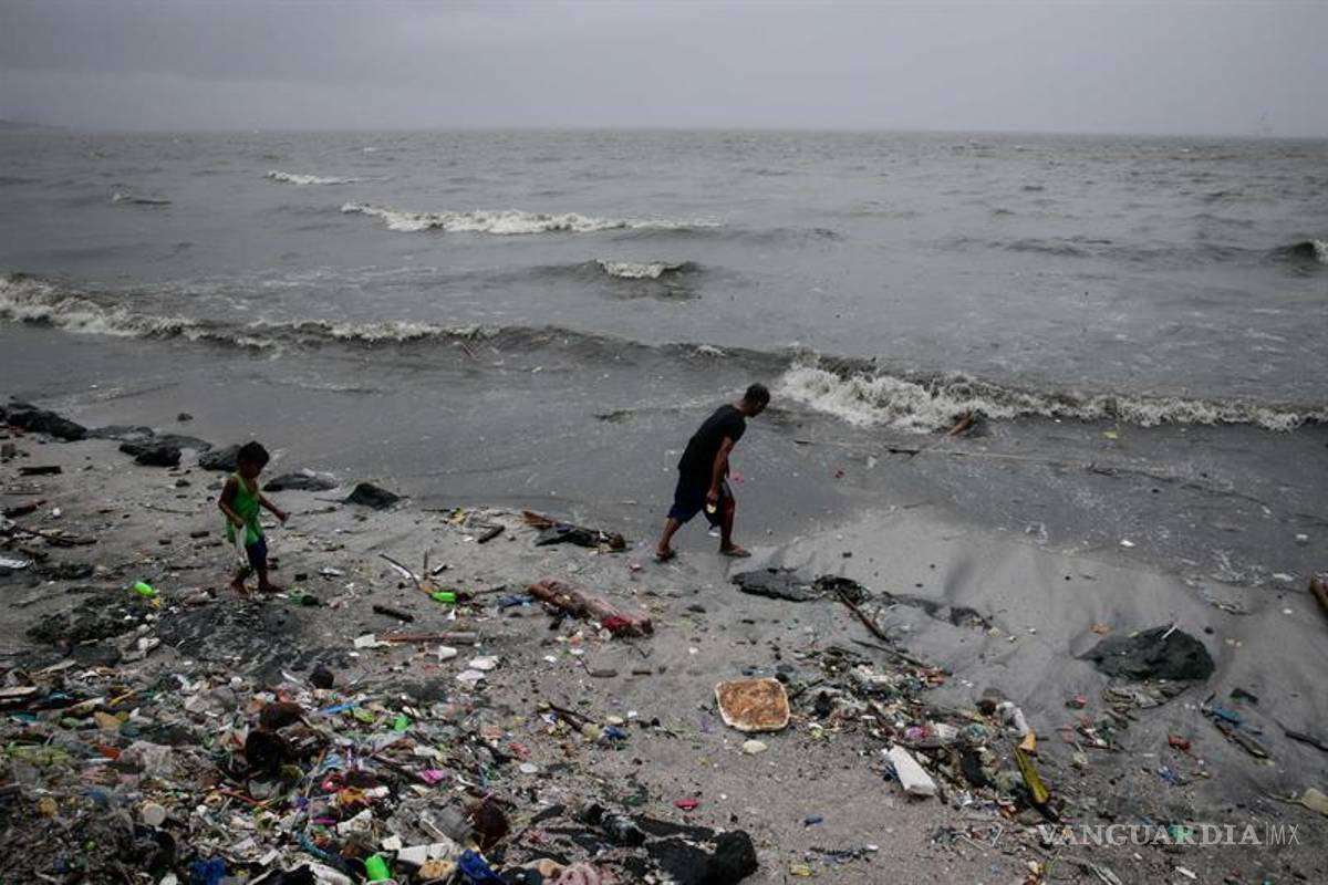 La tormenta Carlotta descarga lluvias en la costa mexicana