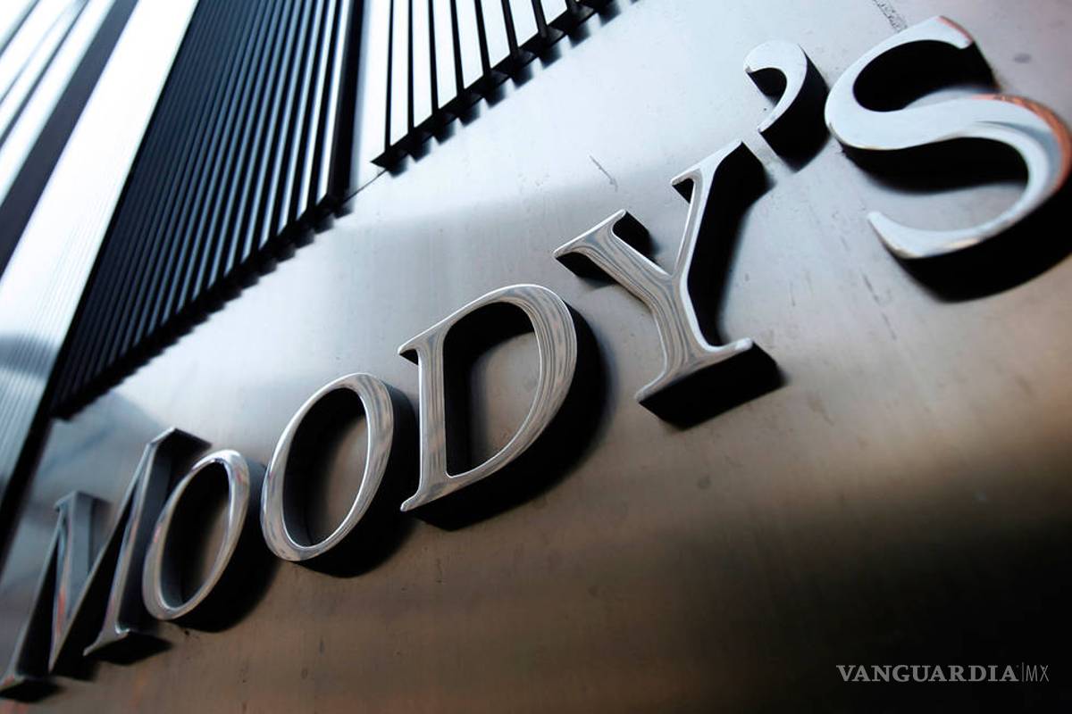 Estímulos fiscales a gasolinas limitarán recursos de estados, alerta Moody’s