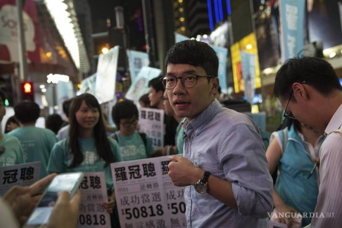 Activistas de "revolución de los paraguas" entran en el Parlamento hongkonés