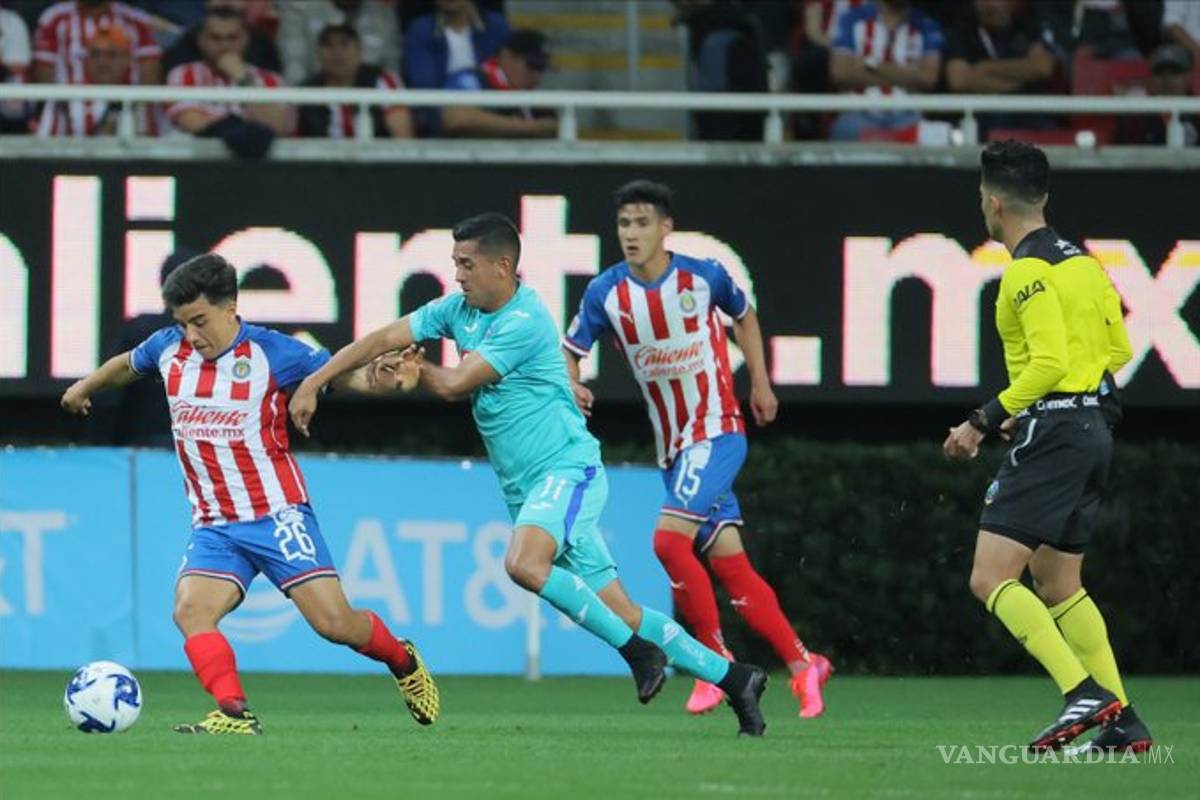 Cruz Azul vence a las Chivas en la Jornada 6