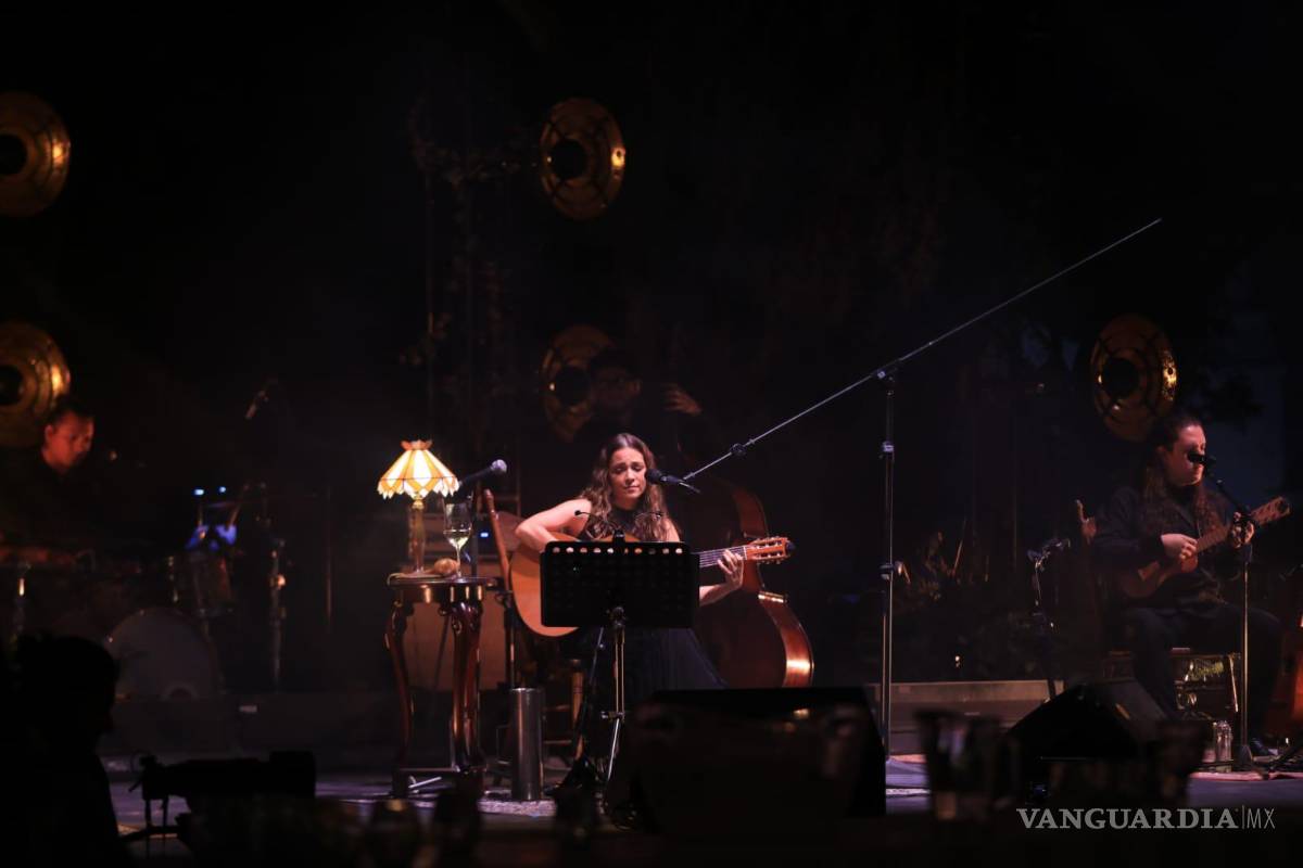 Natalia Lafourcade celebra en Parras los 425 años de Casa Madero