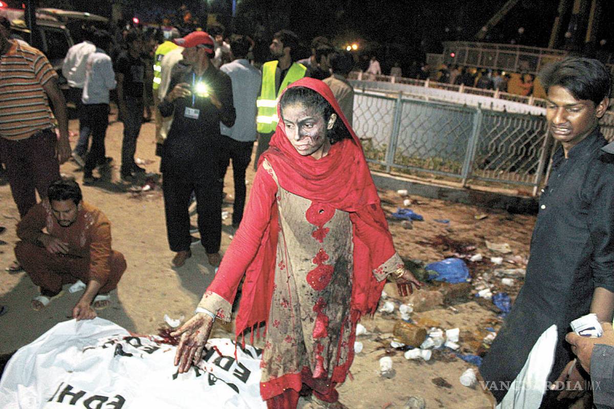 Mueren 72 en un ataque suicida contra cristianos de Pakistán; Talibán se lo adjudica