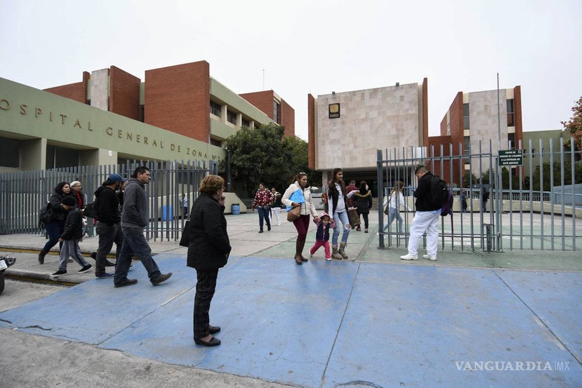 Por negligencia, personal del IMSS sin usar protección adecuada contra COVID-19