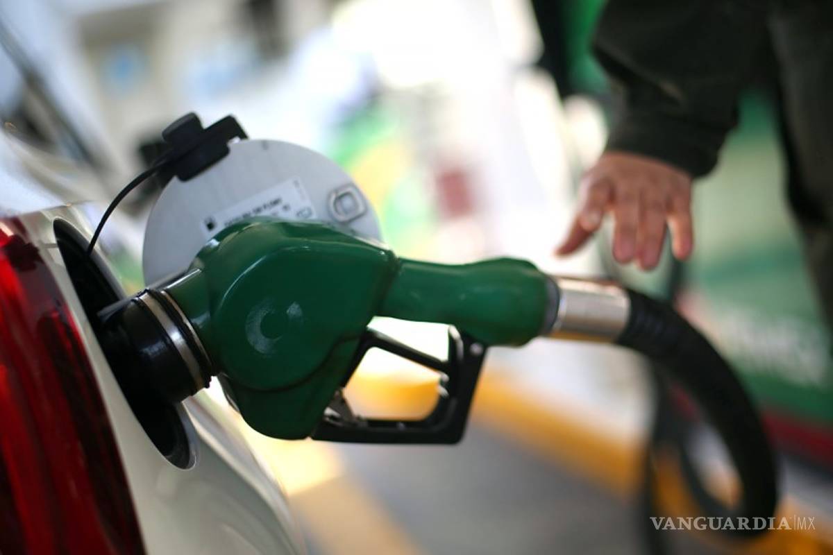 SHCP mantiene y aumenta IEPS a gasolinas