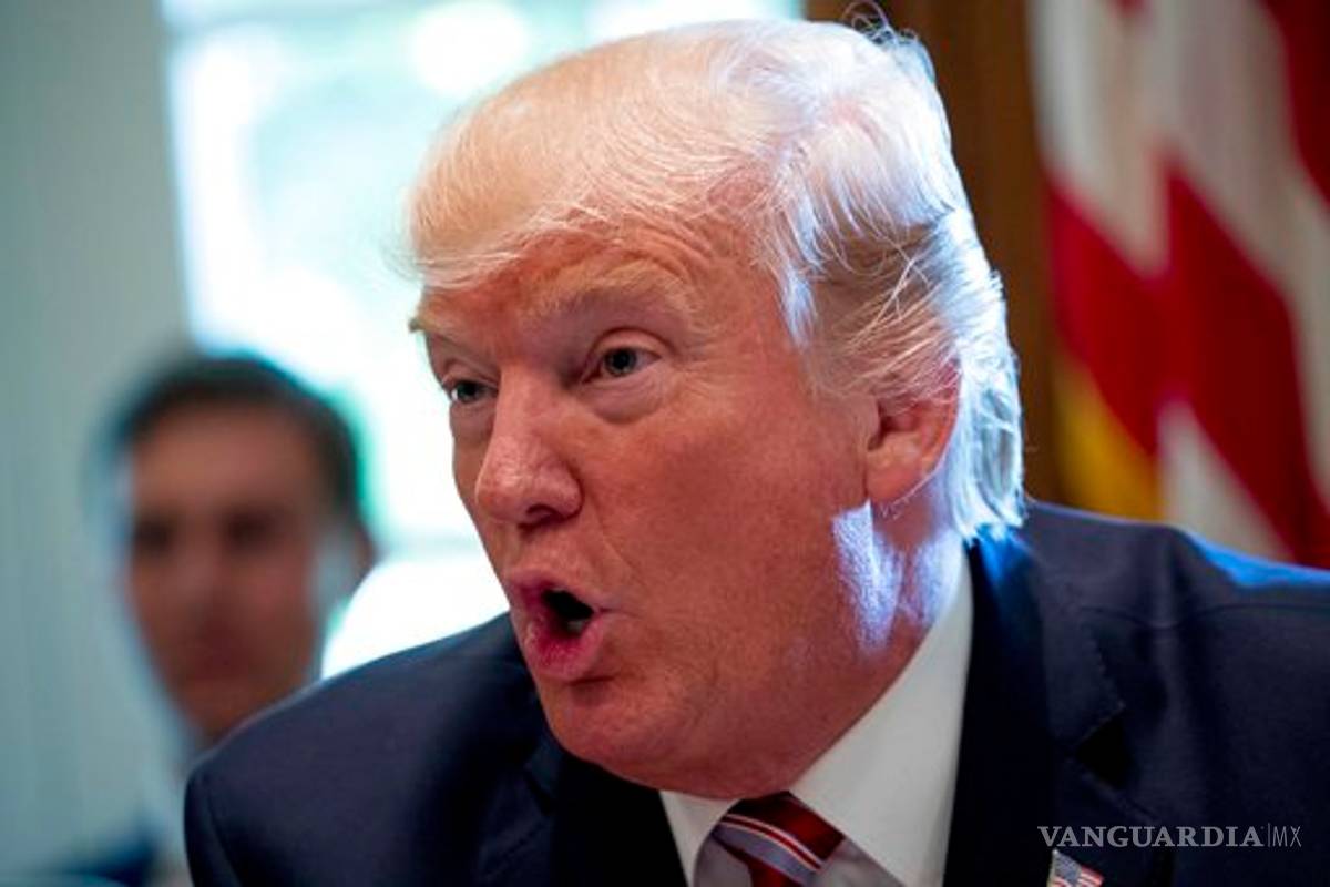 Fiscales demandan a Trump por lazos con negocios