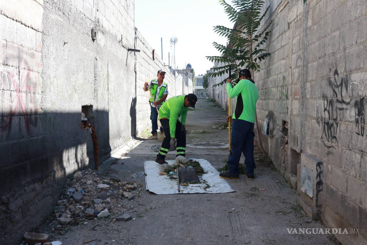 $!Son 260 callejones a los que personal del Municipio da mantenimiento.