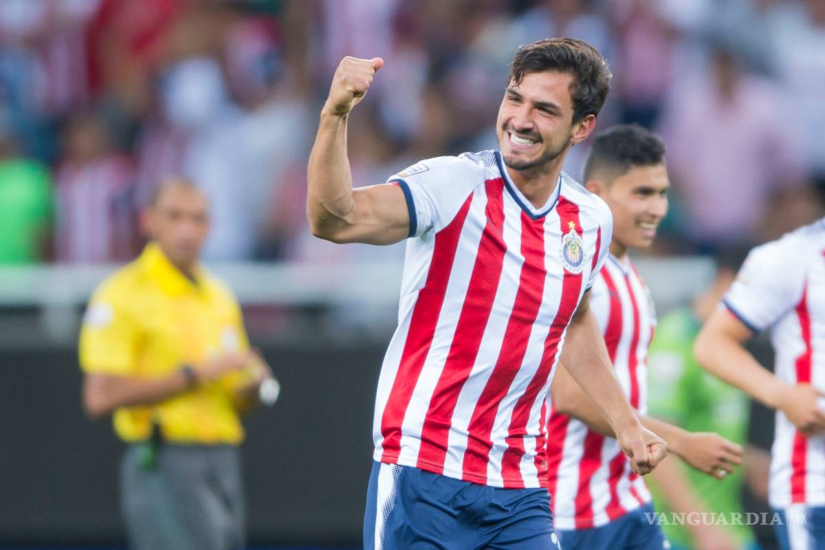 Chivas gana, pasa a la siguiente ronda y emociona con un Súper Clásico en la Final de la Concachampions