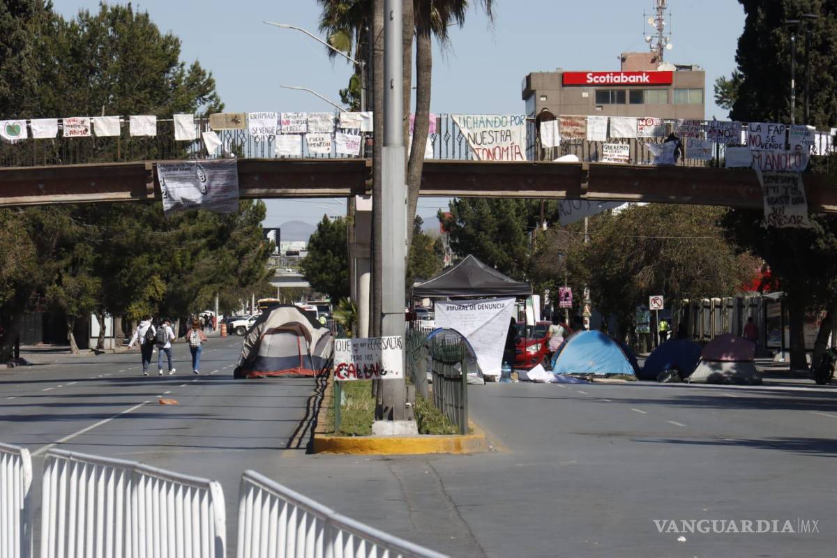 Saltillo: en suspenso, reapertura de V. Carraza; UAdeC y alumnos manifestantes dialogan