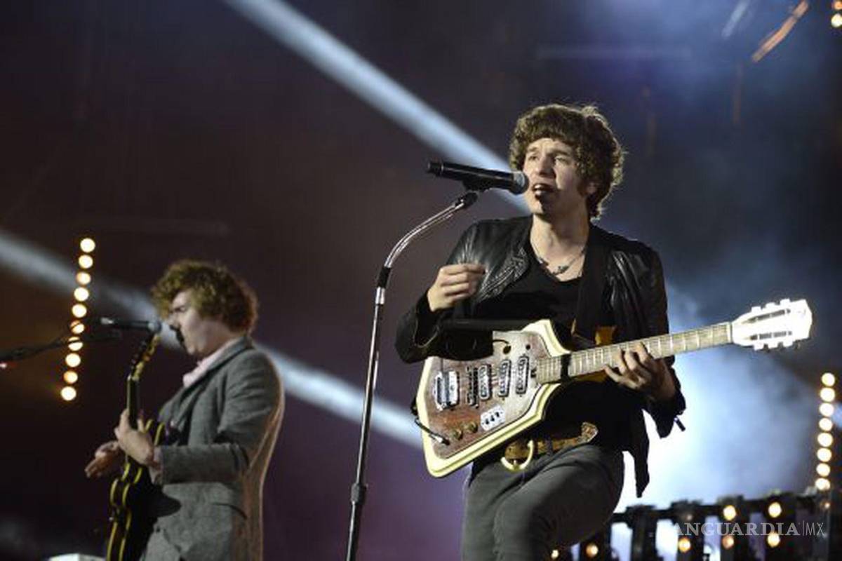 Vocalista de The Kooks cancela concierto en Corona Capital; su esposa dio a luz un día antes del evento