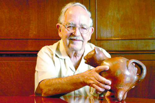 El teatro pierde a un grande: Muere el dramaturgo Tomár Urtusástegui a los 87 años