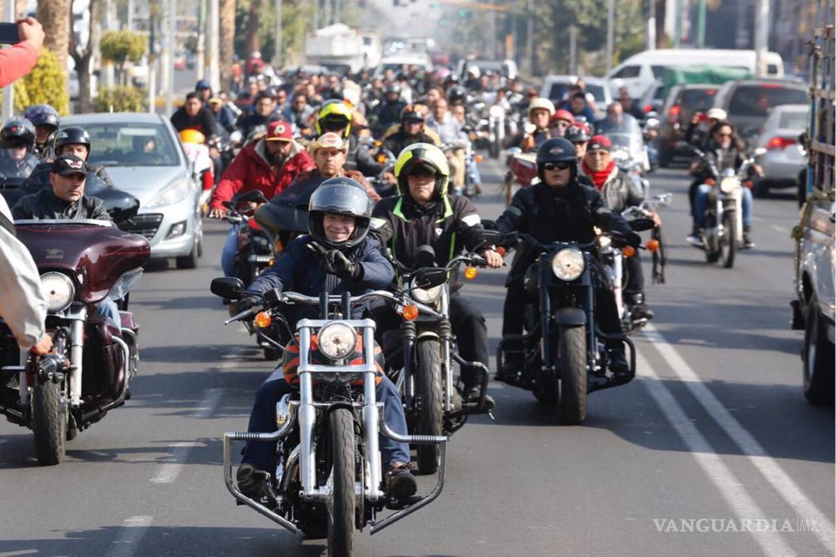Con caravana de motociclistas, Anaya recorre avenida de Edomex