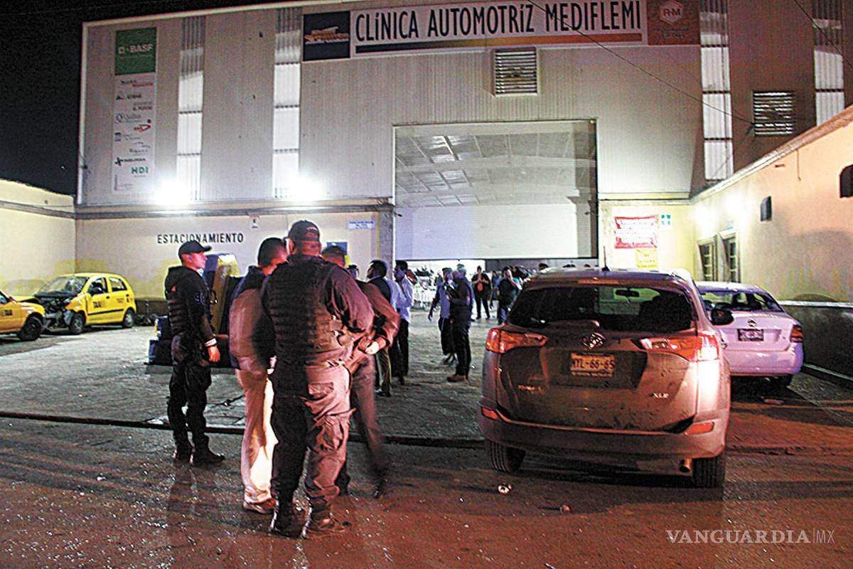 Con mazo en mano, pandilleros causan destrozos en posada navideña en Saltillo