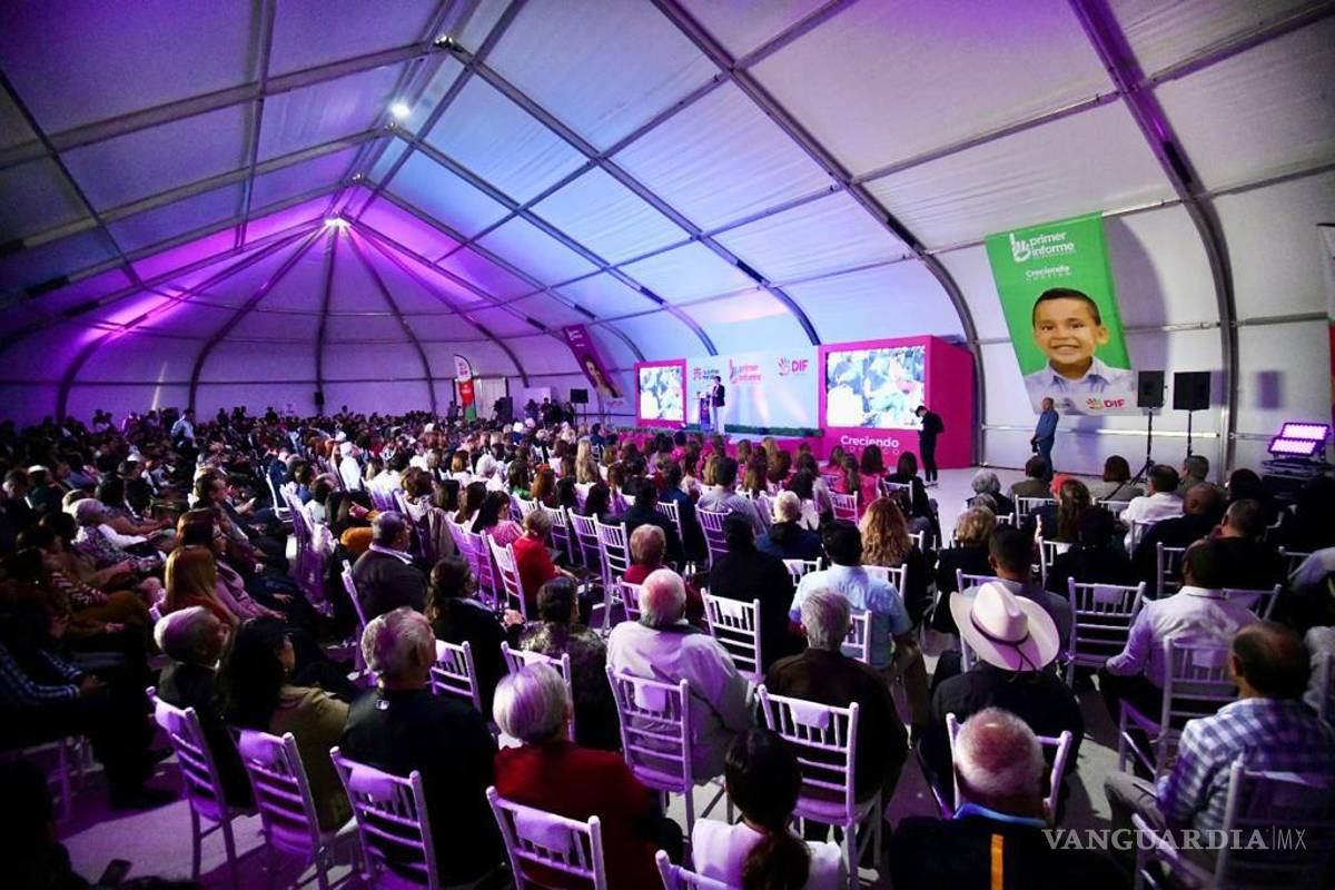 Selina Bremer de Cepeda rinde su primer informe de actividades al frente del DIF