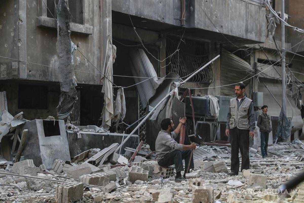 Mueren 14 civiles en bombardeos contra bastión opositor en afueras de Damasco