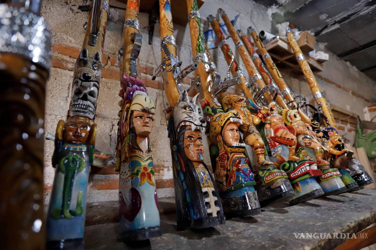 Mosquetones, el arte en madera que engalana los carnavales mexicanos