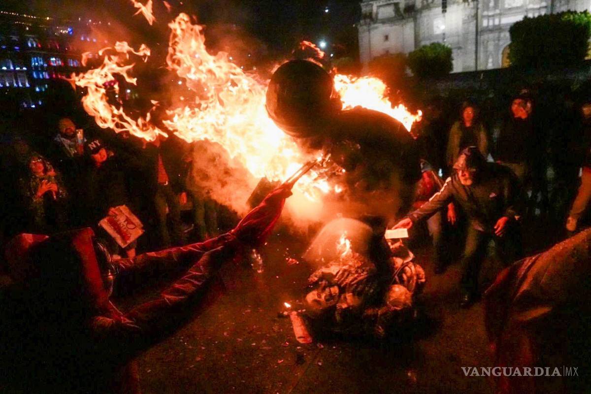 Participan 10 mil personas en la marcha por 10 años de la desaparición de 43 normalistas de Ayotzinapa