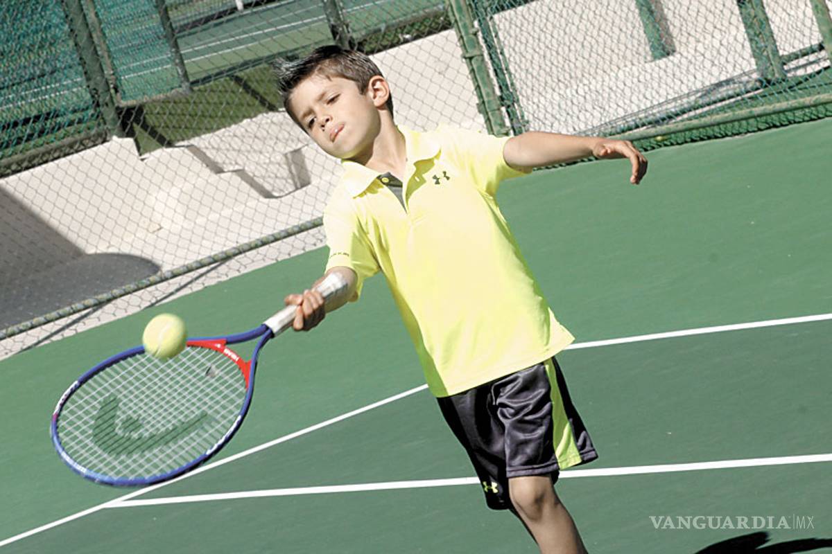Minitenistas alistan sus raquetas