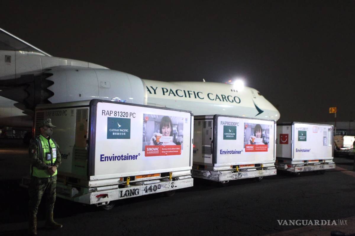 Llegan a México vacunas Sinovac; el país alcanza ya las 22.1 millones de dosis