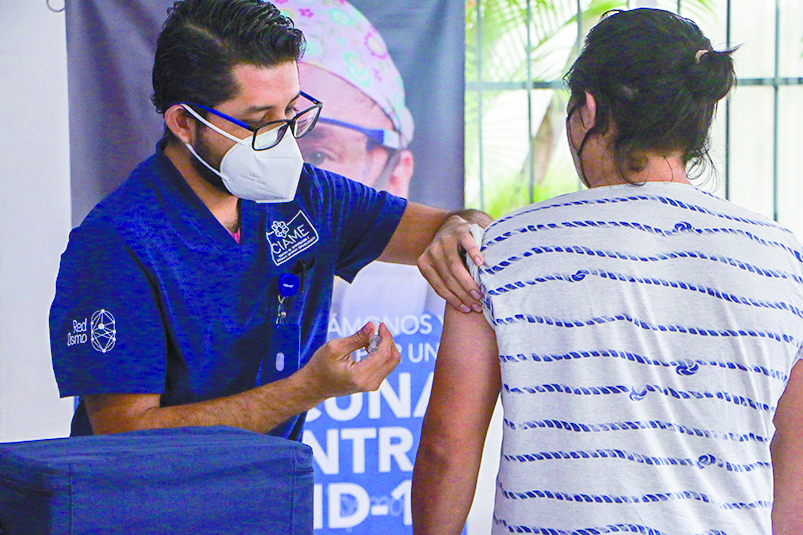 Llegarán sólo 250 mil vacunas de Pfizer a México y serán distribuidas por el Ejército y la Marina: SRE