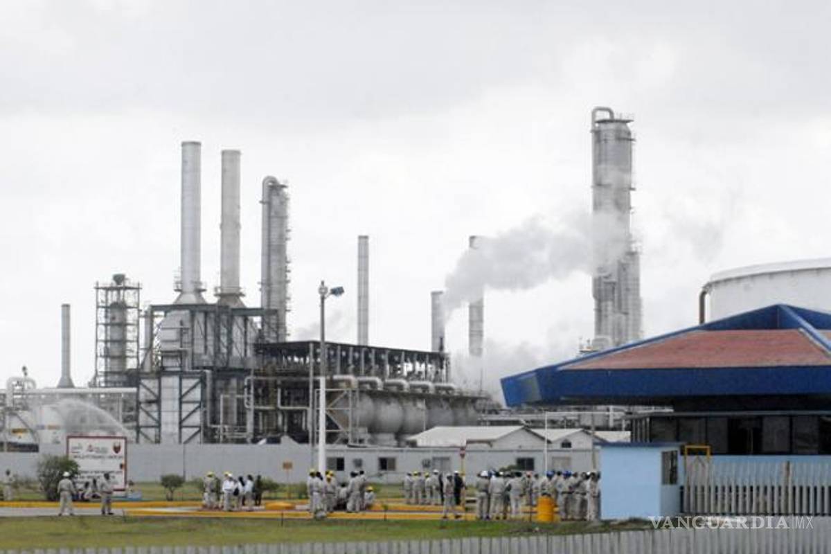 Derrocha Pemex en planta ‘chatarra’