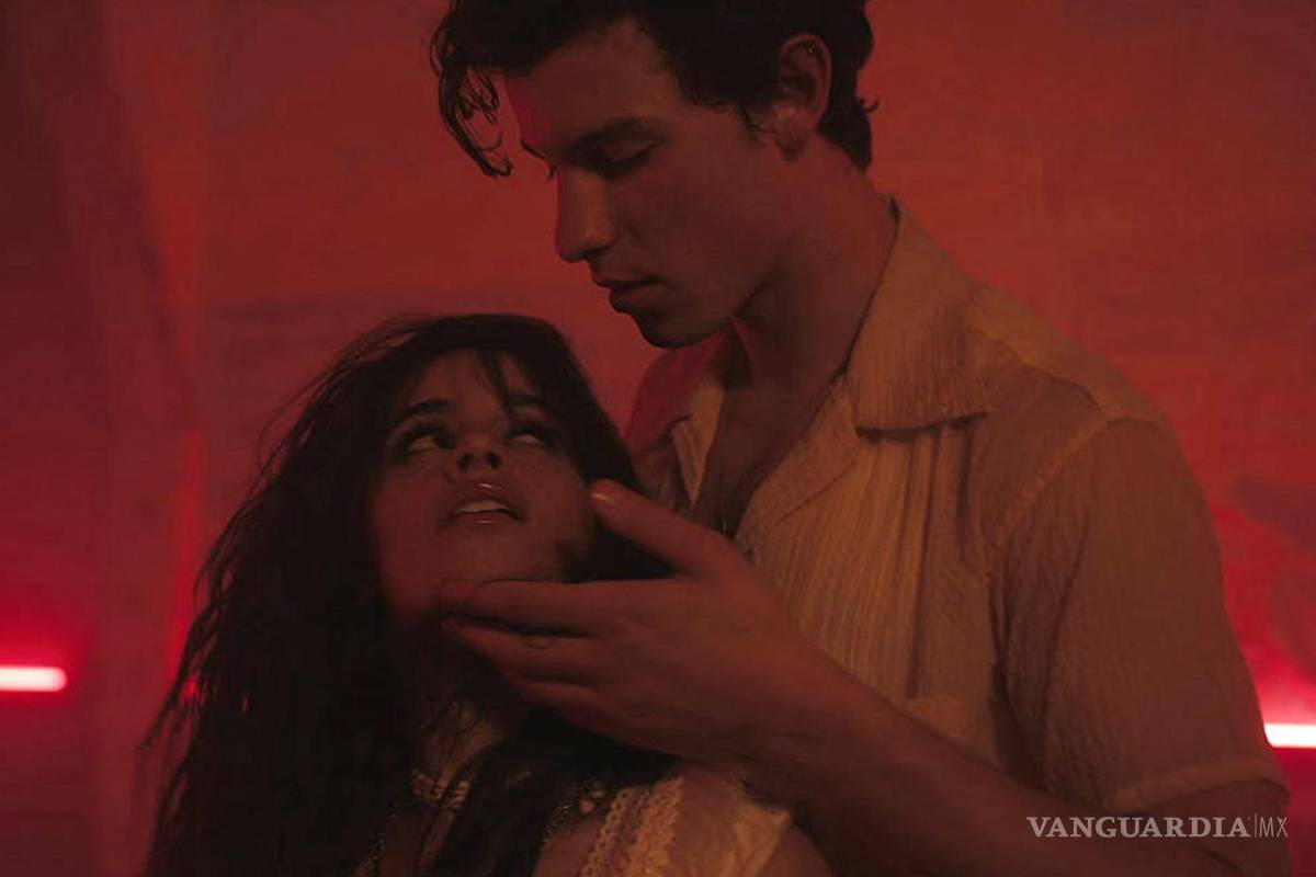 Shawn Mendes y Camila Cabello suben la temperatura en nuevo video “Señorita”