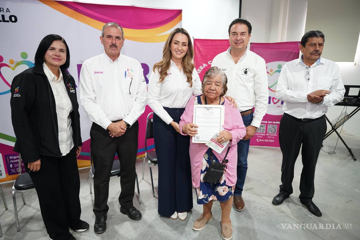 Saltillo: 52 adultos mayores concluyen su educación básica con apoyo del DIF y el IEEA